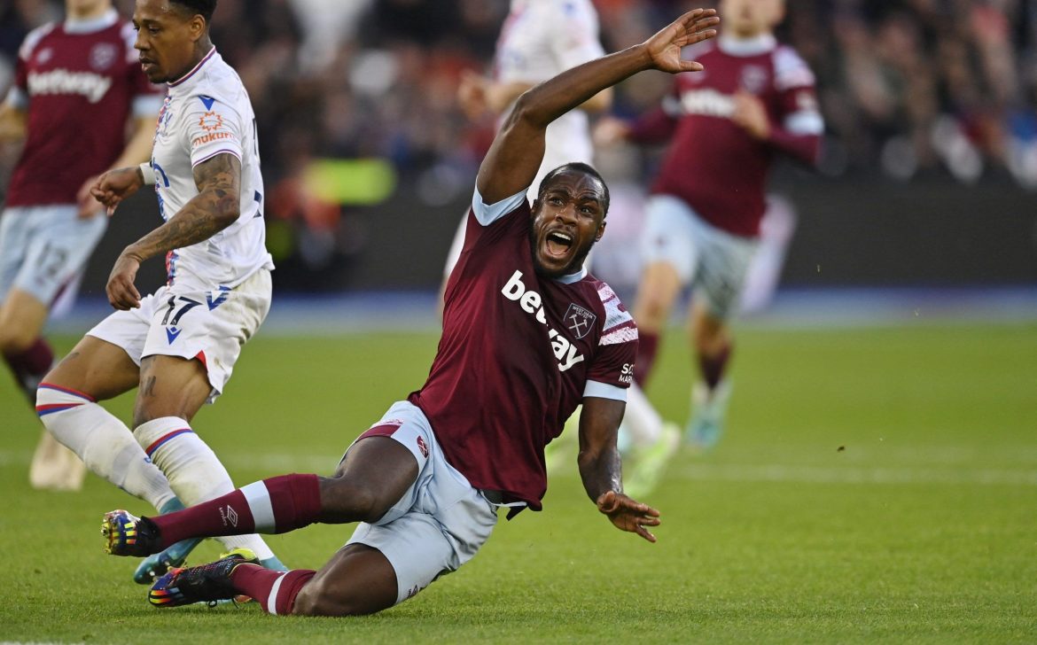 Everton avoided Jan howler with Antonio